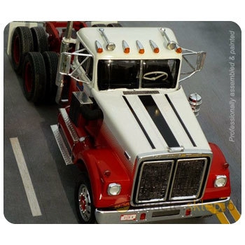 Model plastikowy AMT - Ciągnik siodłowy White Road Boss Truck - produkt wycofany