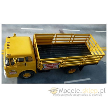 Model plastikowy AMT - Ciężarówka Ford C-600 Stake Bed