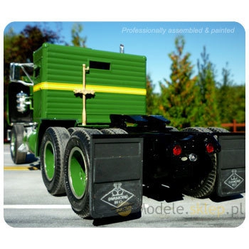 Model plastikowy AMT - Ciągnik siodłowy Diamond Reo Tractor